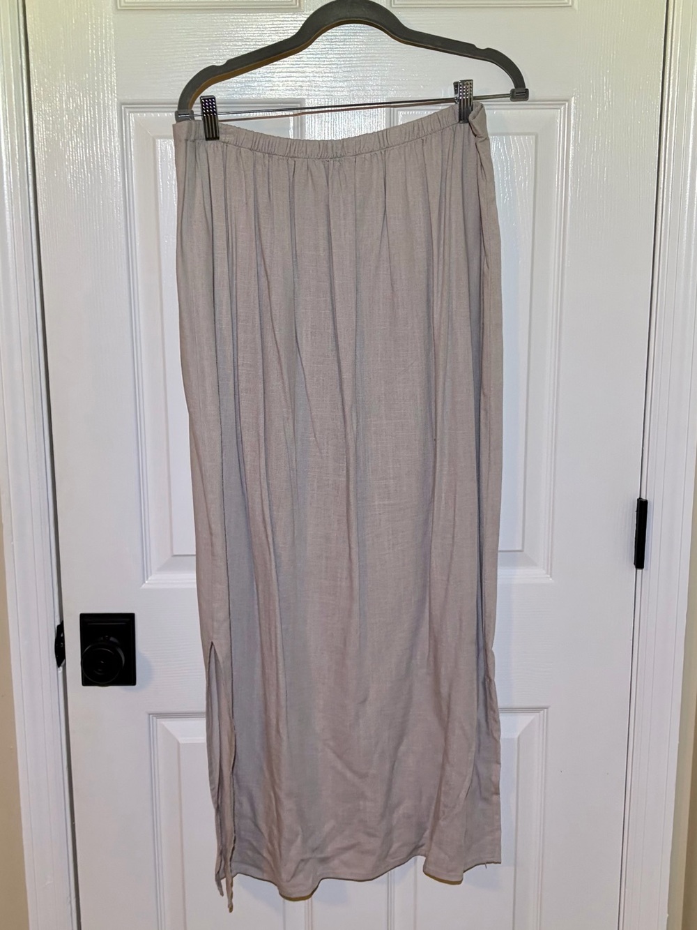 Like New Light Taupe Khaki Faux Drawstring Maxi Skirt. Size XL - Picture 5 of 7